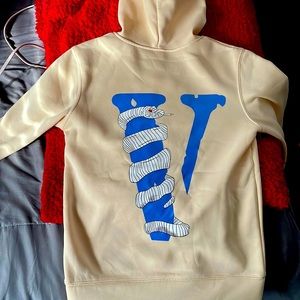 V lone hoodie never worn before ..just didn’t like the color of it
